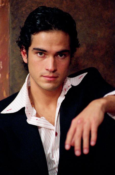 alfonso_herreera_07887652542-452x687.jpg